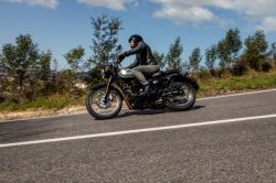 BENELLI - IMPERIALE 400 - STŘÍBRNÁ - PŘEDVÁDĚCÍ MOTOCYKL