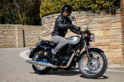 BENELLI - IMPERIALE 400 - STŘÍBRNÁ - PŘEDVÁDĚCÍ MOTOCYKL