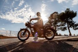BENELLI - IMPERIALE 400 - STŘÍBRNÁ - PŘEDVÁDĚCÍ MOTOCYKL