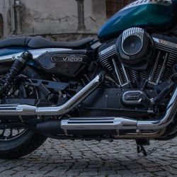 SWM - CUSTOM V1200 STORMBREAKER - ČERNÁ