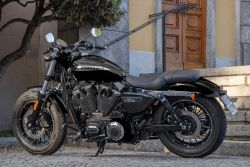SWM - CUSTOM V1200 STORMBREAKER - ČERNÁ