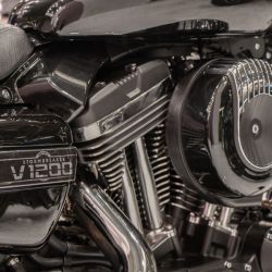 SWM - CUSTOM V1200 STORMBREAKER - ČERNÁ