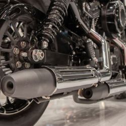 SWM - CUSTOM V1200 STORMBREAKER - ČERNÁ