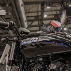 SWM - CUSTOM V1200 STORMBREAKER - MODRÁ