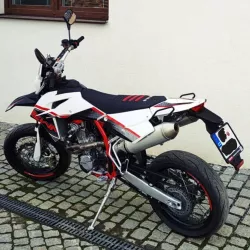SWM - SM 500 - ČERVENÁ-BÍLÁ - BAZAROVÝ MOTOCYKL