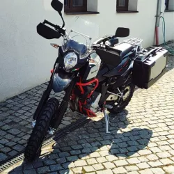 SWM - SUPERDUAL T 600 - STŘÍBRNÁ/ ČERNÁ EURO 5 - PŘEDVÁDĚCÍ MOTOCYKL