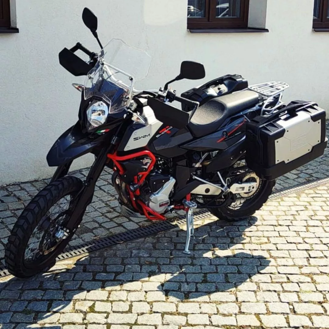 SWM - SUPERDUAL T 600 - STŘÍBRNÁ/ ČERNÁ EURO 5 - PŘEDVÁDĚCÍ MOTOCYKL