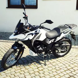 SYMNH T 300 - ČERNÁ-BÍLÁ - EURO 5 - PŘEDVÁDĚCÍ MOTOCYKL