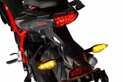 Benelli BN 125 – BÍLÁ - Lehký naked bike s italským designem, ideální pro začátečníky i městské ježdění
