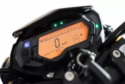 Benelli BN 125 – BÍLÁ - Lehký naked bike s italským designem, ideální pro začátečníky i městské ježdění