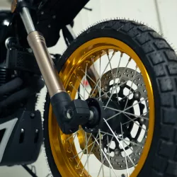 SWM - Silver Vase 650 - BÍLÁ - Moderní a výkonný motocykl pro dobrodruhy