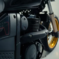 SWM - Silver Vase 650 - BÍLÁ - Moderní a výkonný motocykl pro dobrodruhy