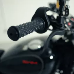SWM - Silver Vase 650 - BÍLÁ - Moderní a výkonný motocykl pro dobrodruhy