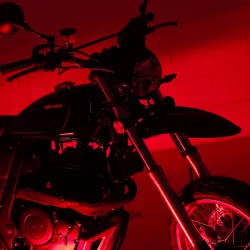 SWM - Silver Vase 650 - BÍLÁ - Moderní a výkonný motocykl pro dobrodruhy