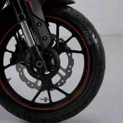 SWM HOKU 400 Černá – Výkonný terénní motocykl pro dobrodruhy