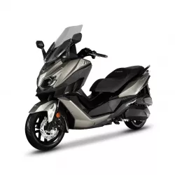 SYM Cruisym Alpha 125 – stříbrná - stylový a úsporný sportovně-cestovní skútr s LED světly
