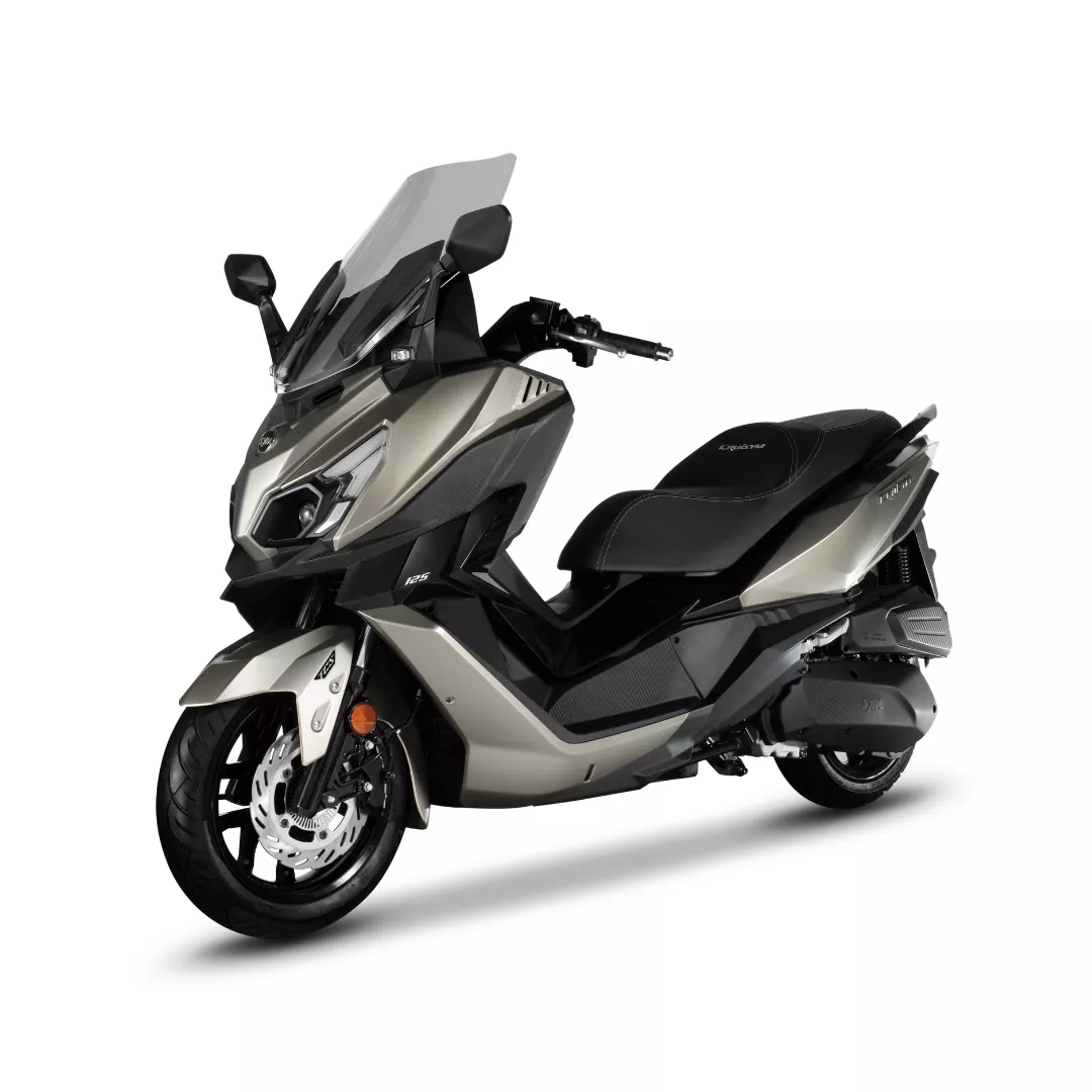 SYM Cruisym Alpha 125 – stříbrná - stylový a úsporný sportovně-cestovní skútr s LED světly