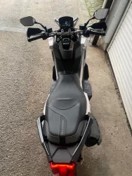 SYM - ADX TG 400 - BÍLÁ - PŘEDVÁDĚCÍ SKÚTR