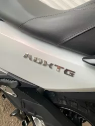 SYM - ADX TG 400 - BÍLÁ - PŘEDVÁDĚCÍ SKÚTR