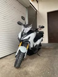 SYM - ADX TG 400 - BÍLÁ - PŘEDVÁDĚCÍ SKÚTR