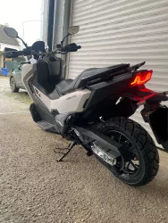 SYM - ADX TG 400 - BÍLÁ - PŘEDVÁDĚCÍ SKÚTR