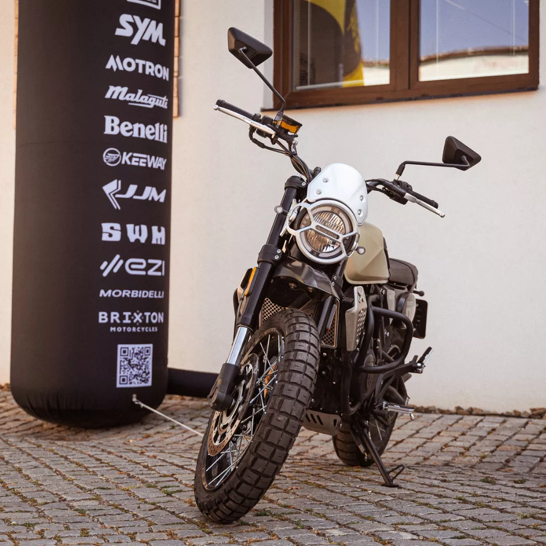 PŘEDVÁDĚCÍ A BAZAROVÉ MOTOCYKLY