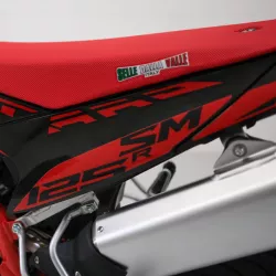 SWM - SM 125 R ČERNÁ-ČERVENÁ - lehký supermoto motocykl 125ccm pro A1, ideální na silnici i do města