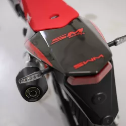 SWM - SM 125 R ČERNÁ-ČERVENÁ - lehký supermoto motocykl 125ccm pro A1, ideální na silnici i do města