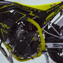 SWM - SM 125 R ŽLUTÁ-ČERNÁ – lehký supermoto motocykl 125ccm pro A1, ideální na silnici i do města