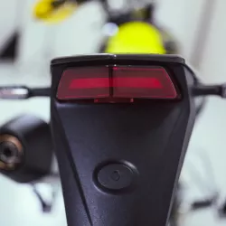 SWM - SM 125 R ŽLUTÁ-ČERNÁ – lehký supermoto motocykl 125ccm pro A1, ideální na silnici i do města