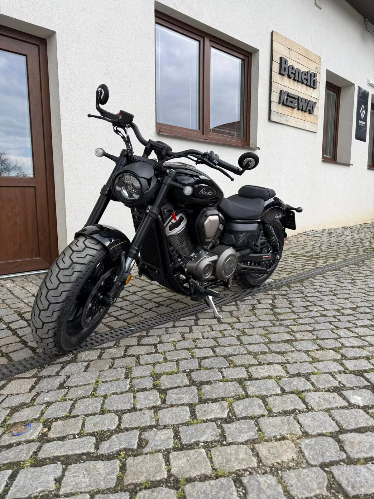 BENDA - BD 500 CHINCHILLA ČERNÁ- PŘEDVÁDĚCÍ MOTOCYKL BENDA MOTOR