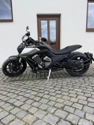 BENDA - LFC 700 ŠEDÁ - PŘEDVÁDĚCÍ MOTOCYKL BENDA MOTOR
