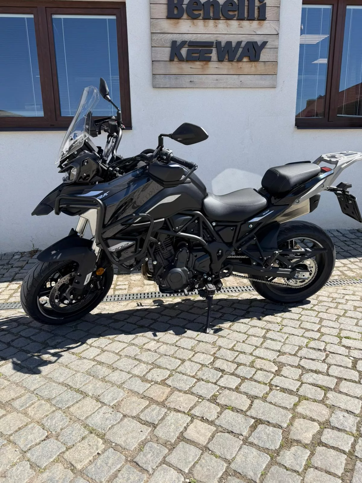 BENELLI - TRK 702 ANTHRACITE GREY - PŘEDVÁDĚCÍ MOTOCYKL