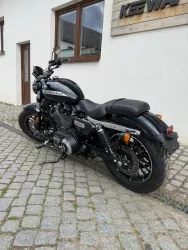 CUSTOM V1200 STORMBREAKER ČERNÁ - PŘEDVÁĚCÍ MOTOCYKL SWM