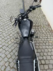 CUSTOM V1200 STORMBREAKER ČERNÁ - PŘEDVÁĚCÍ MOTOCYKL SWM