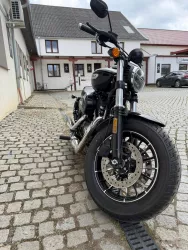 CUSTOM V1200 STORMBREAKER ČERNÁ - PŘEDVÁĚCÍ MOTOCYKL SWM