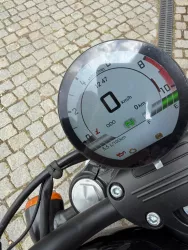 CUSTOM V1200 STORMBREAKER ČERNÁ - PŘEDVÁĚCÍ MOTOCYKL SWM