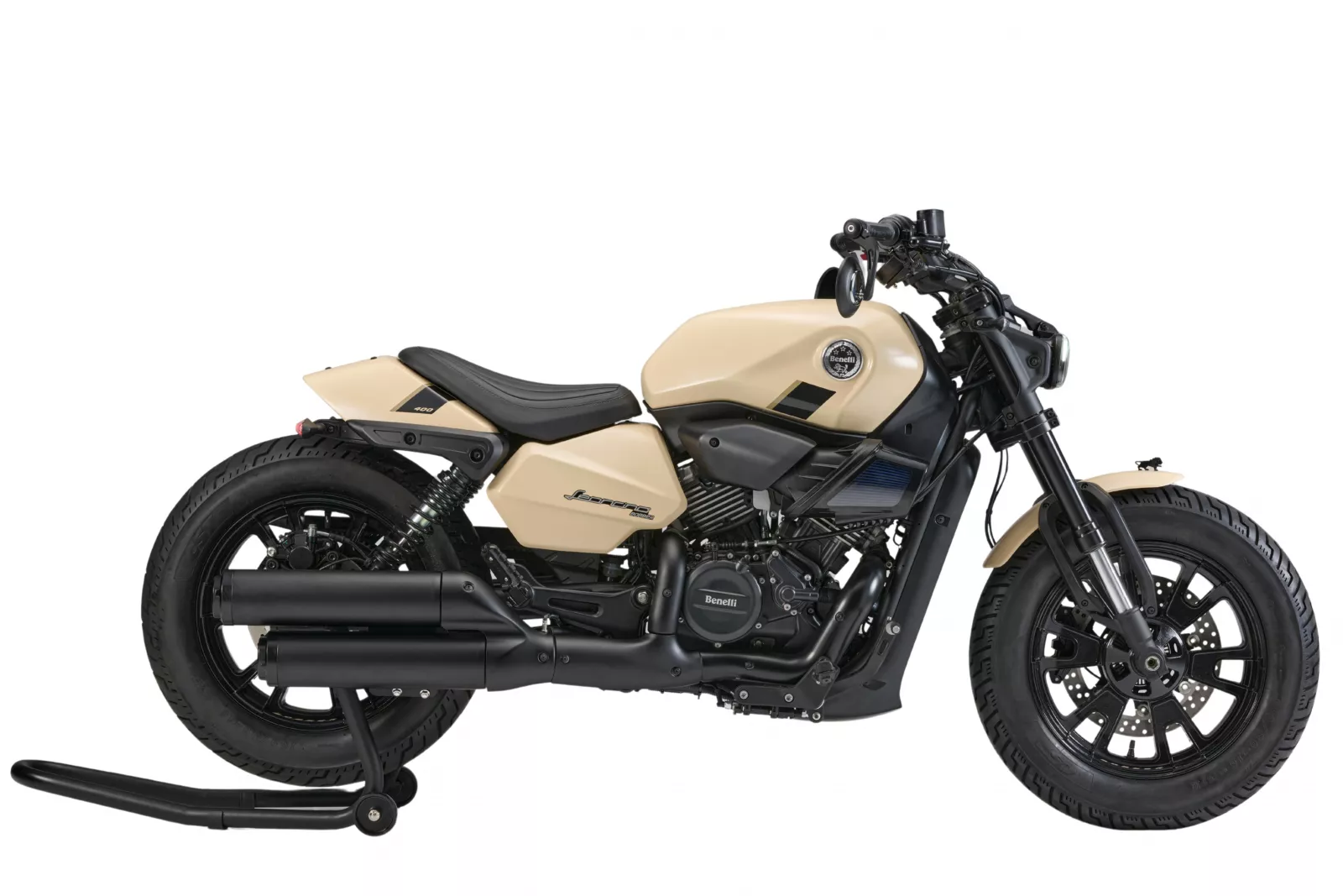 LEONCINO BOBBER 400 DESERT TAN - bobber s V‑twin 384,5 cm³, řemenovým pohonem, TCS a ABS, 16" kola s vysokoprofilovými pneu a sedlem 730 mm BENELLI