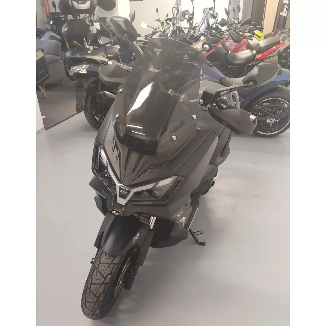SKÚTRY NAD 125 ccm